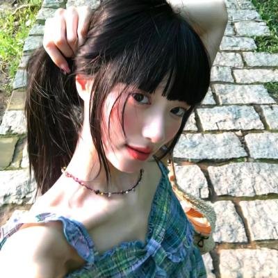 以电影内容为主轴，同时融入电视剧与综艺元素，适合偏好高完成度片单浏览的用户。